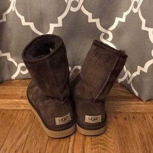 Women’s Ugg Classic Short Boots - Brown - 7